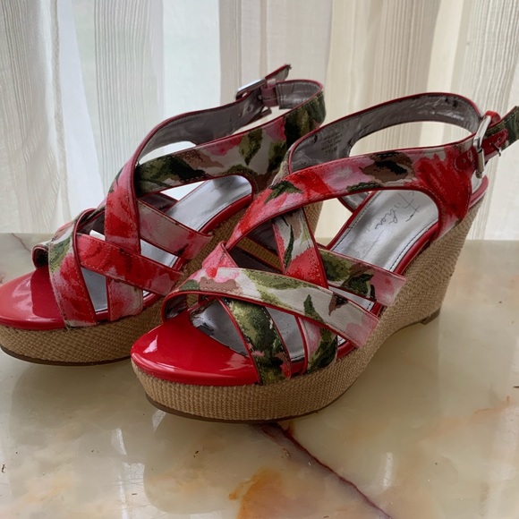 MARC FISHER/ floral wedges - Picture 4 of 8